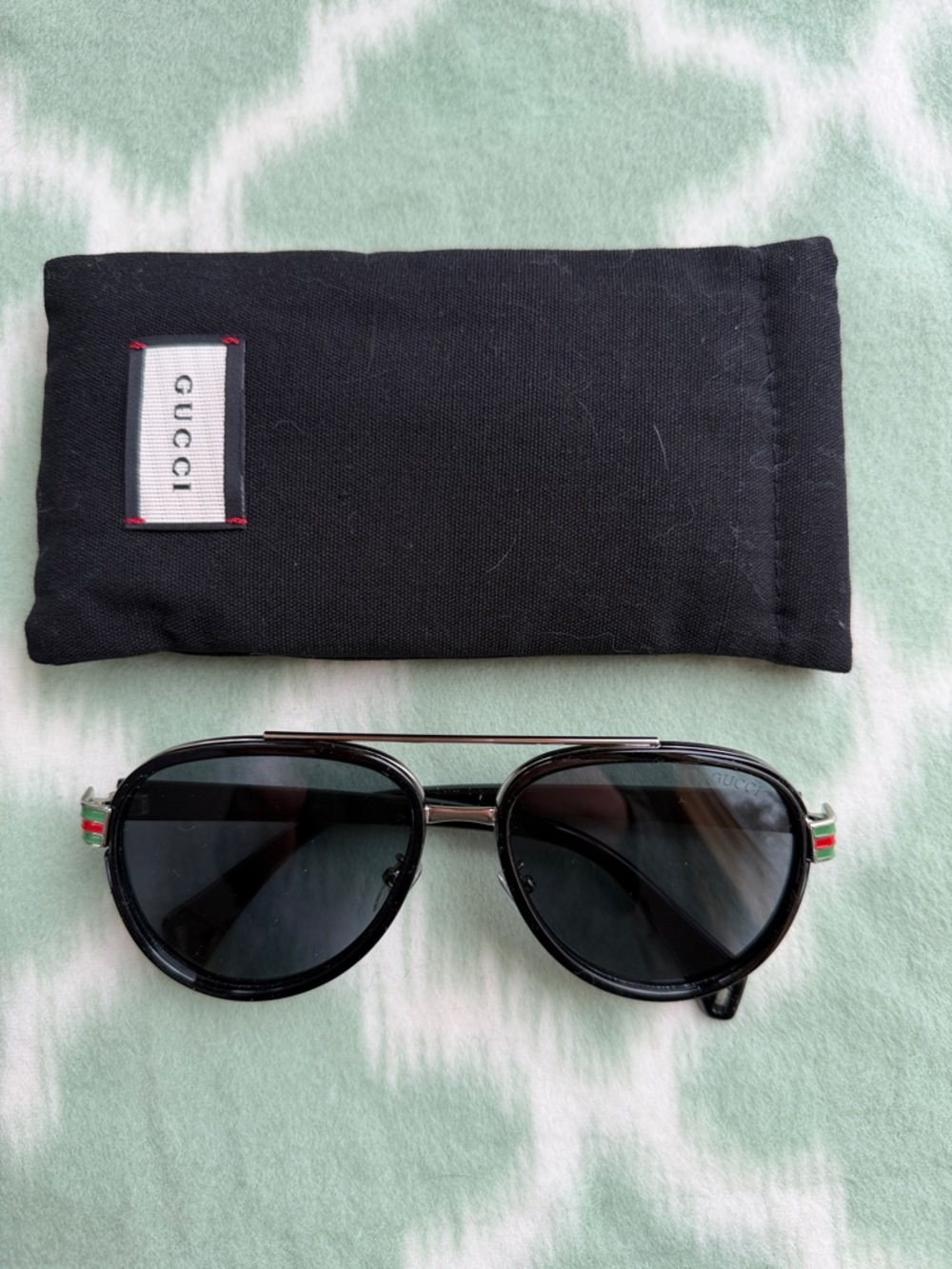 Gucci GG0447S Pilot sunglasses in black with Green and Red Stripe Accent